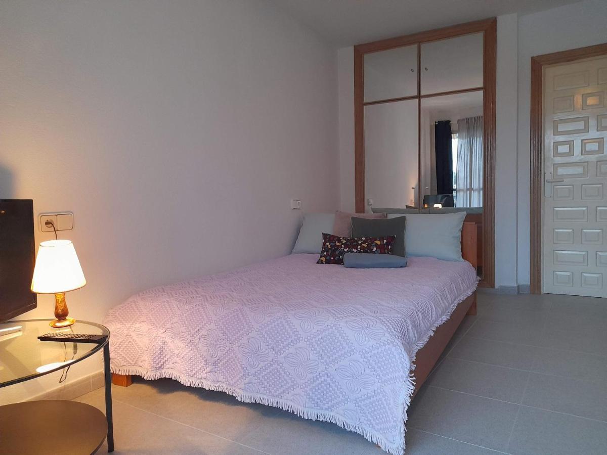 Apartment With Pool Near The Beach มาร์เบยา ภายนอก รูปภาพ